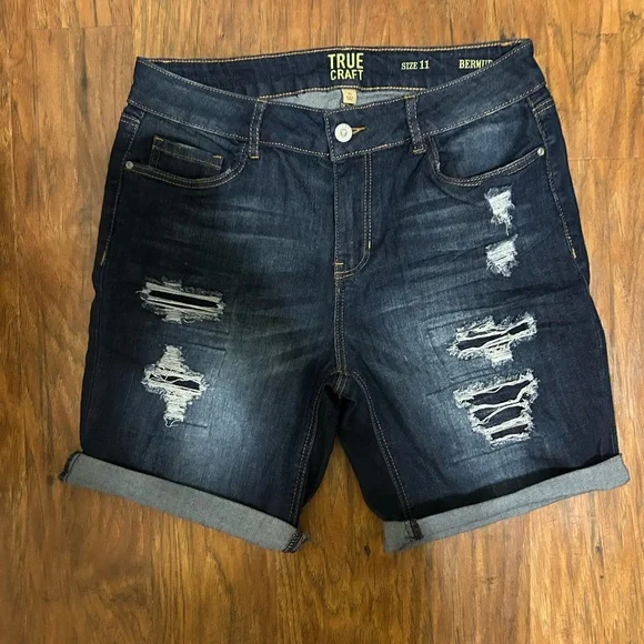 True Craft Dark Indigo Distressed Denim Bermuda Shorts Junior Size 11 - Picture 1 of 11
